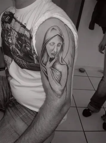 Figürliches Oberarmtattoo, frühe Arbeit aus dem Red Dragon Tattoo Studio
