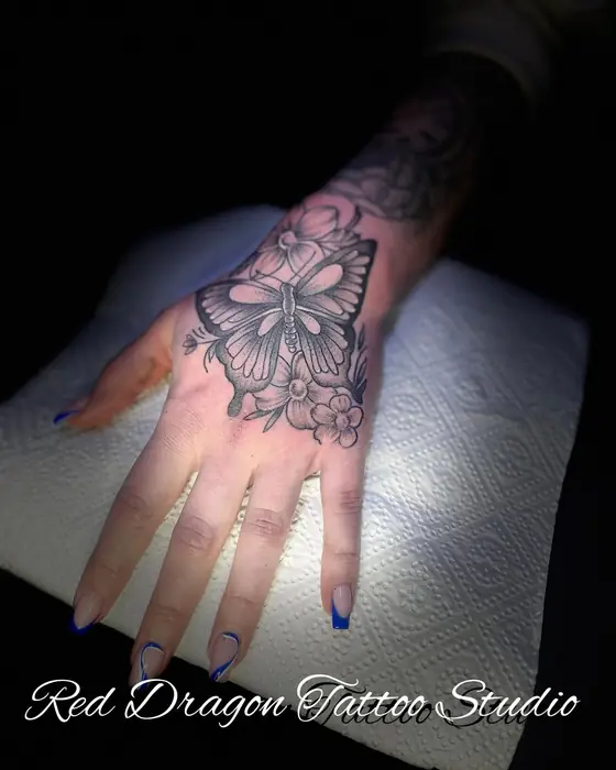Mandala & Ornamental Tattoo aus dem Red Dragon Tattoo Studio Kleve