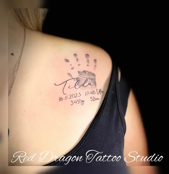 Schrift & Lettering Tattoo aus dem Red Dragon Tattoo Studio Kleve