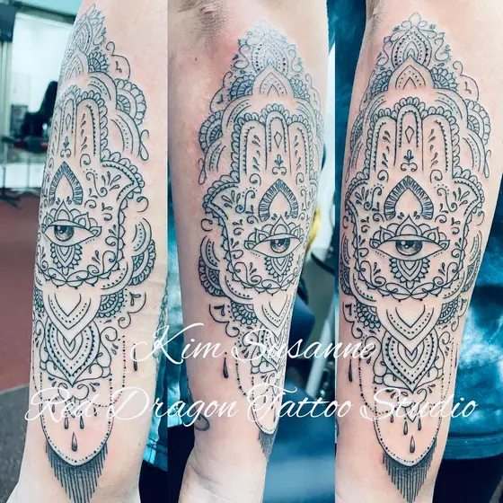 Mandala & Ornamental Tattoo aus dem Red Dragon Tattoo Studio Kleve