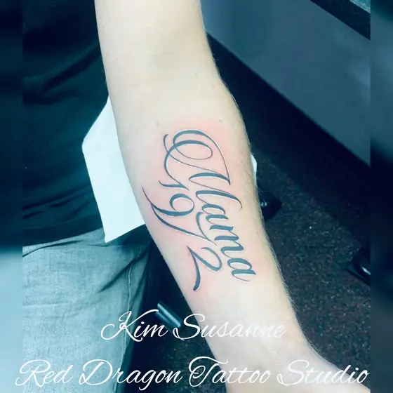 Schrift & Lettering Tattoo aus dem Red Dragon Tattoo Studio Kleve