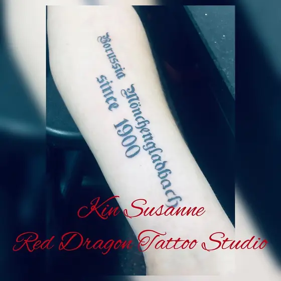 Schrift & Lettering Tattoo aus dem Red Dragon Tattoo Studio Kleve