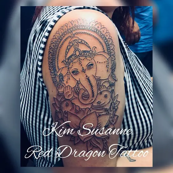 Mandala & Ornamental Tattoo aus dem Red Dragon Tattoo Studio Kleve