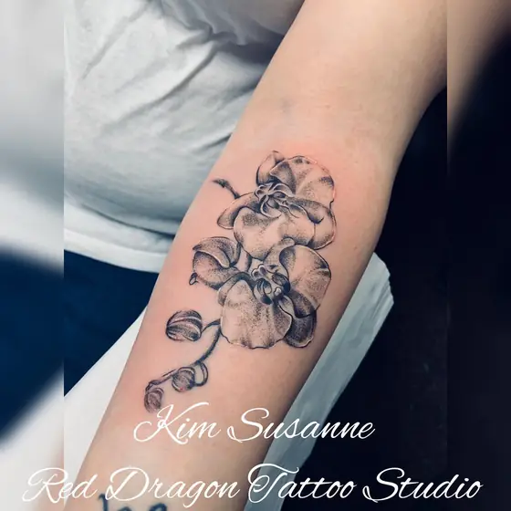 Fineline & Floral Tattoo aus dem Red Dragon Tattoo Studio Kleve
