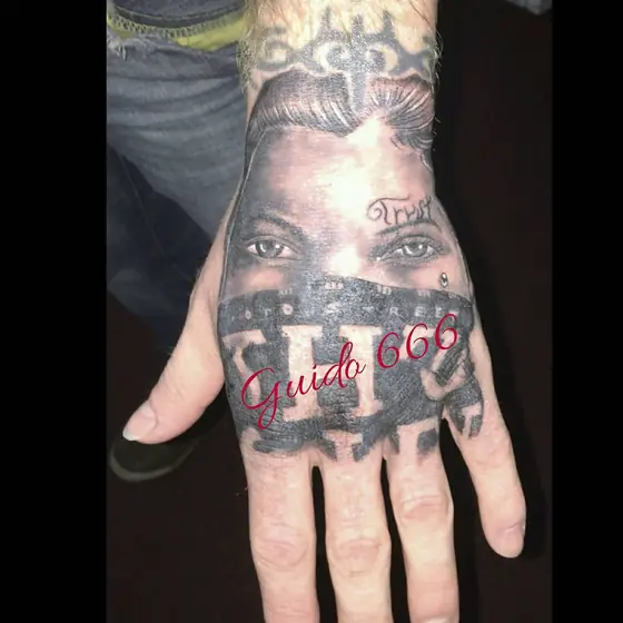 Black & Grey Tattoo aus dem Red Dragon Tattoo Studio Kleve