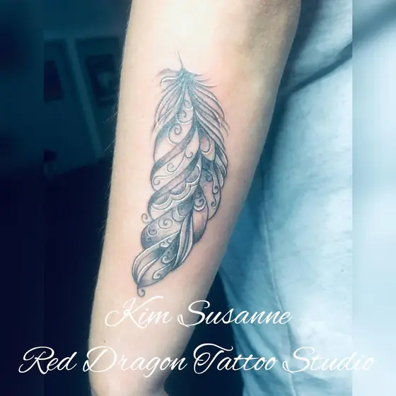 Fineline & Floral Tattoo aus dem Red Dragon Tattoo Studio Kleve